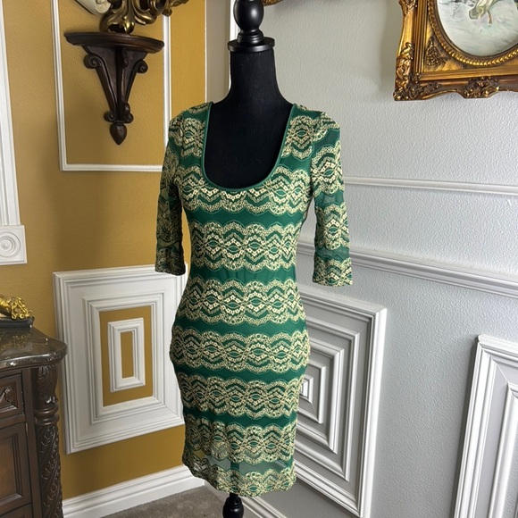 Elegant Green Lace Dress - Picture 12 of 12
